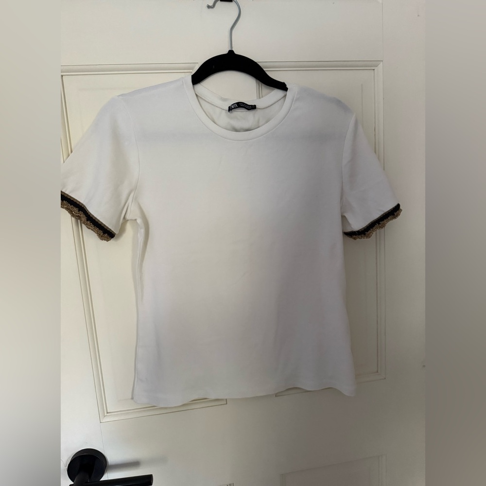 ZARA White Short Sleeve Tee with Metallic Lace Trim – Size L